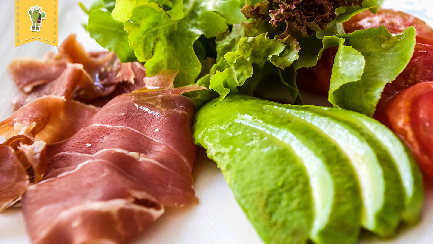 ensalada-de-aguacate-y-jamon-serrano